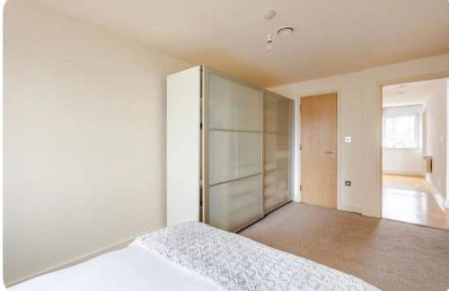 Amazing River view 2 bedroom apartment, sleeps 6, balcony and parking - Foto 61