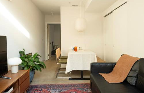 Designer 2-Bed Loft in Art Museum Area with Patio - Foto 15