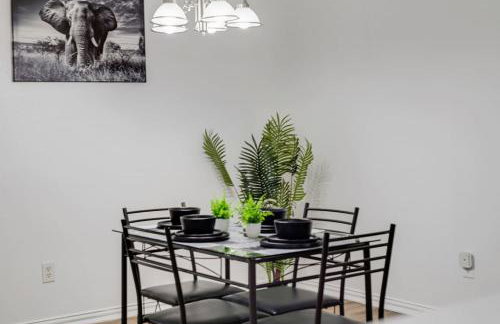 Tasteful 3BR I Free Parking I Workspace - Foto 5