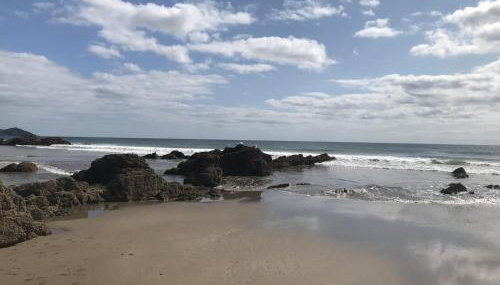 Corn Barn at East Trenean Farm -Luxury Cornish Barn Conversion sleeping 8 with hot tub, private garden, rural views and EV facilities - Foto 5