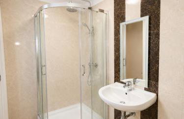 North London A spacious 7 bedroom house accommodating up to 18 people complete with own gym and table tennis - Foto 32