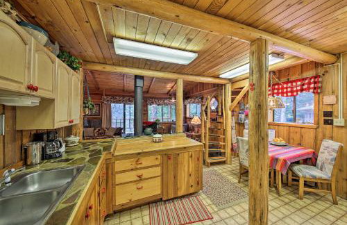 Private Yaak River Hideaway with Deck and Mtn Views! - Foto 9