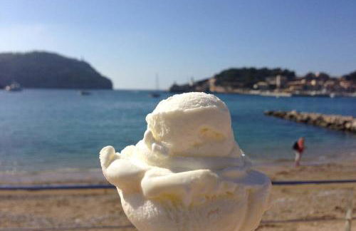 Apartamento en el Puerto de Sóller con gran terraza privada y vistas al mar. Piscina comunitaria. Localizado en un zona tranquila y muy soleada. Wifi gratis disponible. Parking. - Foto 16