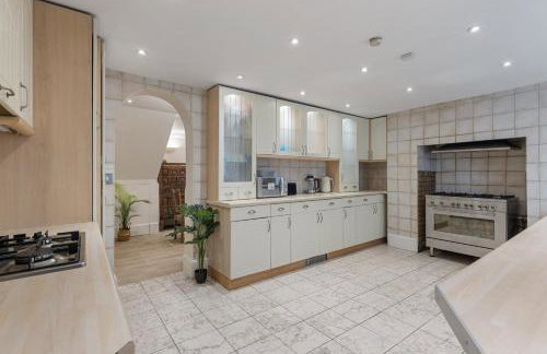 Parea Living - Spacious 4 Story House, Families, Big Groups - Foto 3