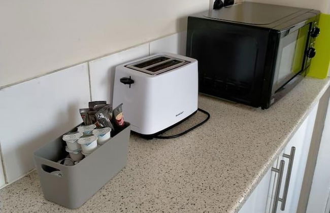 Spacious 3bed House in Walsall With Parking Onsite - Foto 16