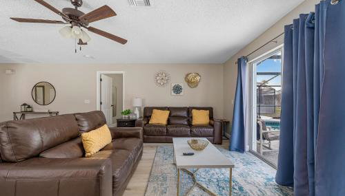 4BR w Heated Pool near Disney & Lake - Sleeps 10 - Foto 2