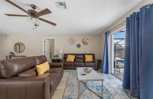 4BR w Heated Pool near Disney & Lake - Sleeps 10 - Foto 2