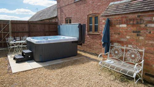 Siskin Barn - Photo 3