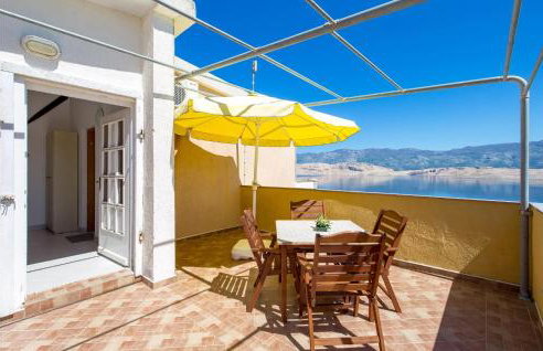 1 Bedroom Stunning Apartment In Bosana - Photo 11