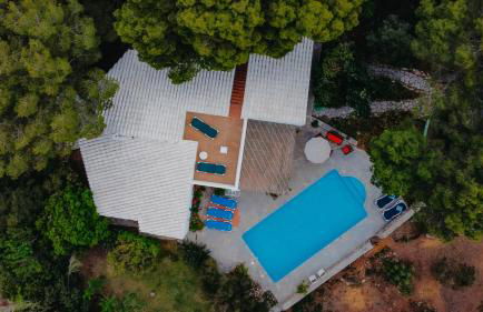 Villa en Cala Morell con piscina privada en el bosque - Foto 6