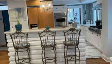 A Regal Retreat- Exclusive Parking, Prime Location - Foto 5