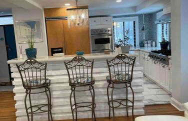 A Regal Retreat- Exclusive Parking, Prime Location - Foto 5