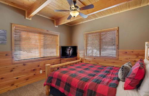 Rimfire Refuge by KABINO Hot Tub Fire Pit Sauna PS3 Grill WiFi Loft - Foto 23