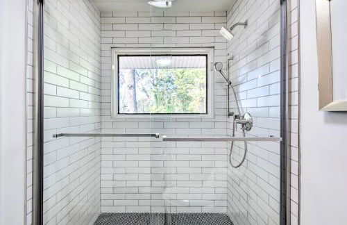 Serene Home with Fire Pit, Deck and Easy Access to ATL - Foto 23