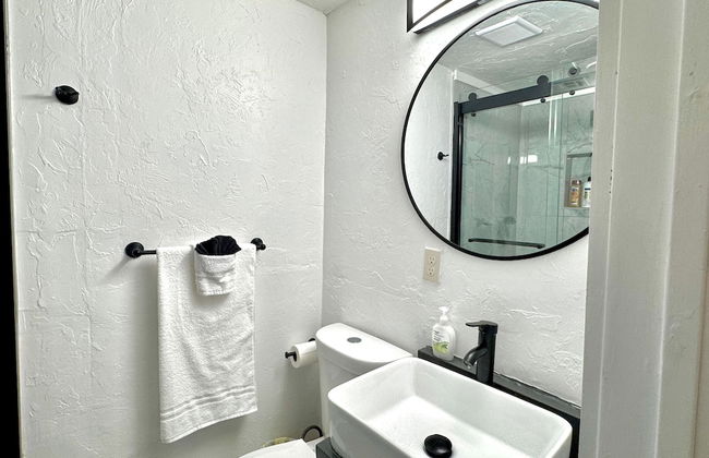 Fully-furnished Studio With Rustic Design 36B - Photo 12