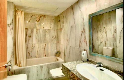 BEACH&POOL, Boutique Apartament with free parking, full equipped in Fenals Beach - Foto 16