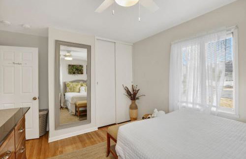 Stylish Hot Tub Retreat with Ping Pong home - Foto 16