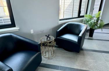 Peaceful Quiet Spacious New Modern Penthouse 3-Bedroom Apartment with a Balcony - Foto 23