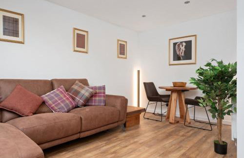 Historic 1BR Home in Culross Near Filming Sites - Foto 53