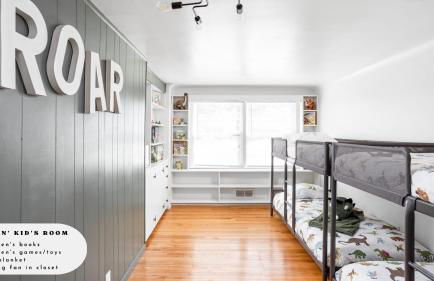 5BR 2BA Fun Family Home Sleeps 12 Pinball TVs 15m DT - Foto 1