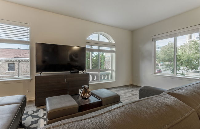 Domicile Suites at Elliott Bayview - Photo 12