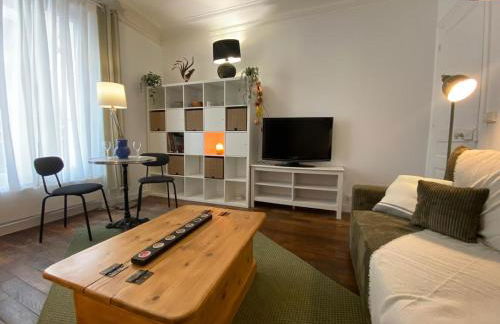 Saint-Mandé studio, proche metro Ligne 1 & Paris Centre, Wifi rapide, Ideal couple, télétravail - Foto 13