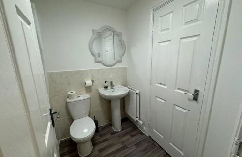 Modern TownHouse - 3 bed 2.5 bath 2 Private Gated Parking - Photo 15