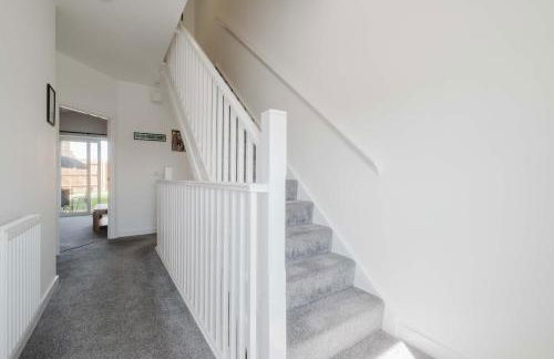 Modern and Comfortable Home away from Home - Photo 32