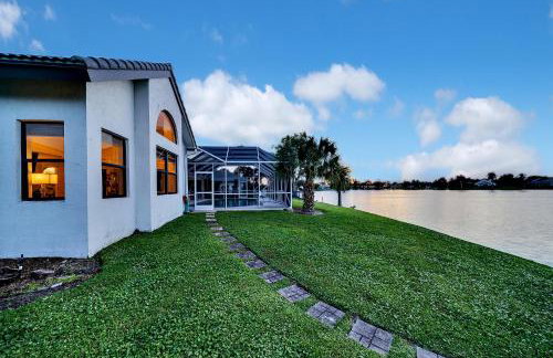 Lake Luxe Equine, Waterfront, Screened-in Pool, Hot Tub - Lake Views! Hosted By Relaxtay - Foto 41