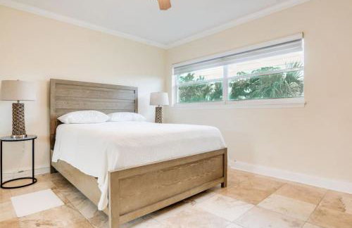 Intracoastal Oasis in a Prime Area w Pool and BBQ - Foto 12