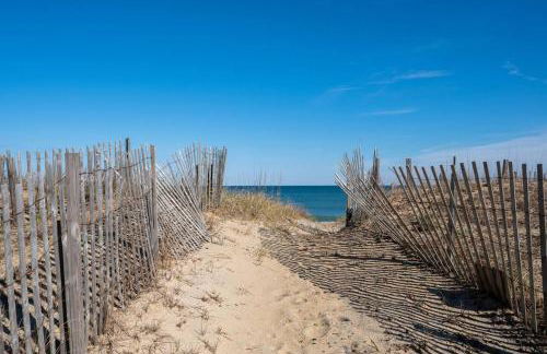 OBX 4BR Oceanfront Cottage - Foto 10