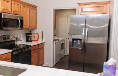 Modern Retreat Near DAY Airport & Metropark - Foto 10