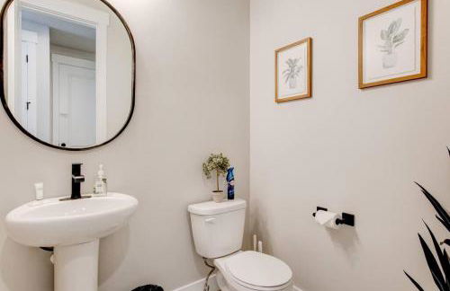 Midway to Heaven! BRAND NEW 5 bed 4.5 bath, HOTTUB - Photo 33