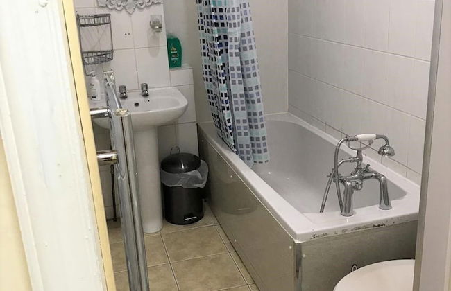 5 Bedroom House For Large Group - Photo 17