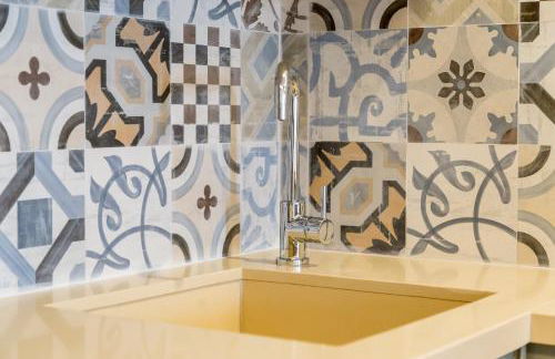 FLORIT FLATS - CATHEDRAL LUXURY TERRACE FLAT 2BR 2BA AC Wifi - Photo 60