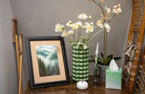 Secluded Forest Cabin with Hot Tub and Private Waterfall - Foto 15