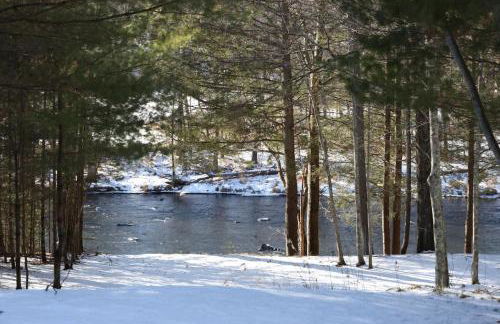 The Vault - Hidden Playroom For Couples - Private Hot Tub - Mountain Views - Riverfront - Foto 8