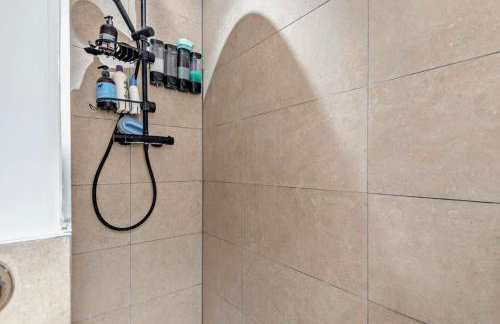 2 Bed Flat - Close to airport & station - Foto 5