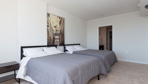 Pentagon Luxe Apartments - Photo 3, Room