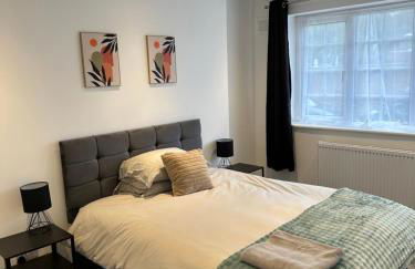 6 beds - 5 bedroom house in Orpington - Photo 2