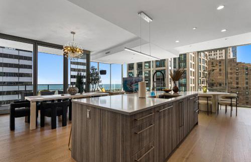 Premier Penthouses and Apartment with Captivating Views of Millennium Park - Photo 9