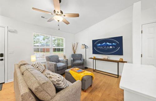 MiniGolf, HotTub, FirePit, PetFriendly, Sleeps 8 - Foto 6