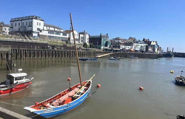 One Bedroom Barn With Free Parking - Photo 20