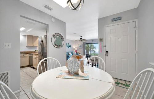 Cheerful Pelican on Anna Maria Island - Photo 6