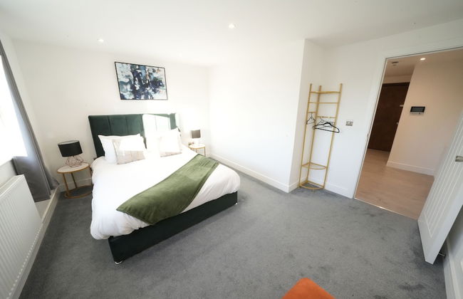 Heathrow Charge and Go - Photo 25