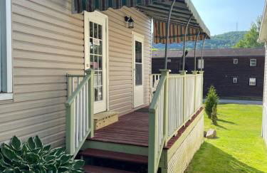 Stay In Ohiopyle in the middle of town by the GAP trail - Foto 6