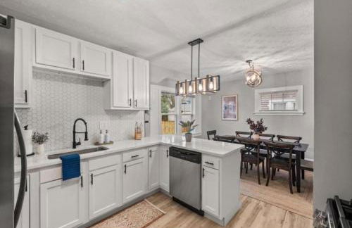 Newly Renovated and Designed Near Downtown - Foto 3