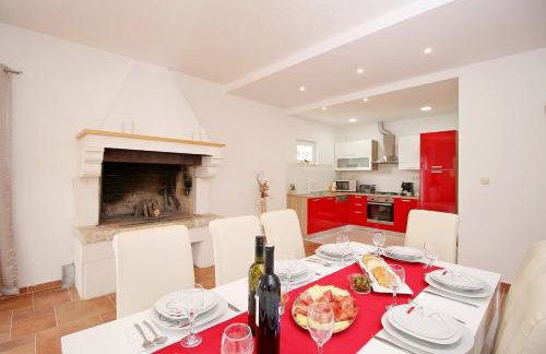 Villa Pasika with private 31m2 pool, summer kitchen with BBQ, 4 bedrooms - Photo 11