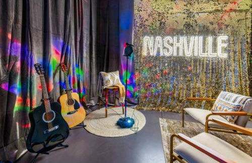 Skyline Views with Double Rooftop Deck & Game Room - Foto 32