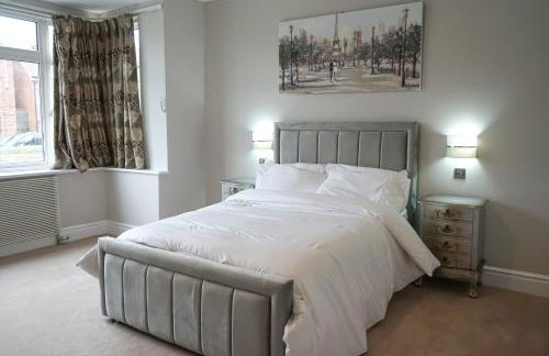 Luxury 5 Star apartments, Parking, Garden, near Metro Stations 10-15mins to London - Foto 14